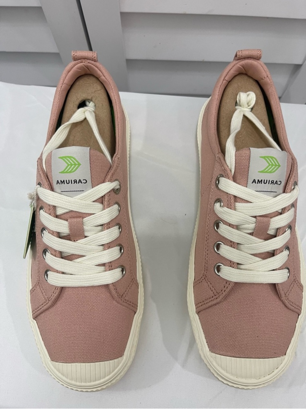 Cariuma Women’s  Low-Top Sneakers - Picture 2 of 6